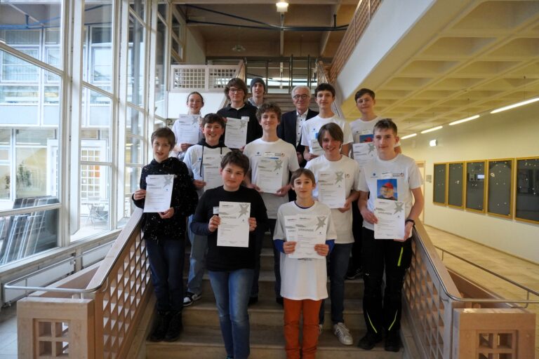 Die Preisträgerinnen und Preisträger des Regionalwettbewerbs Jugend Forscht an der TH Rosenheim